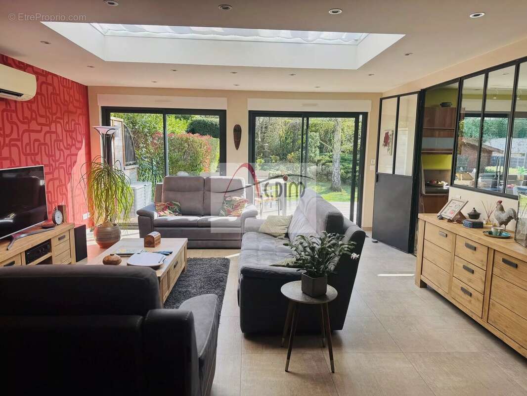 Maison à VAUX-LE-PENIL