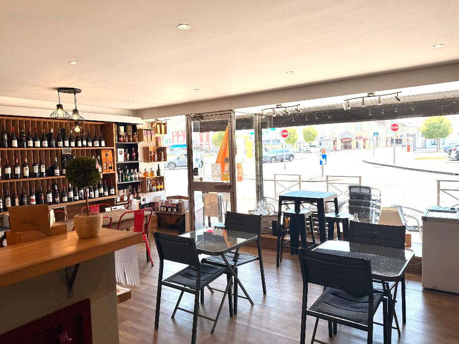 À vendre   vinothèque & épicerie fine - photo 3