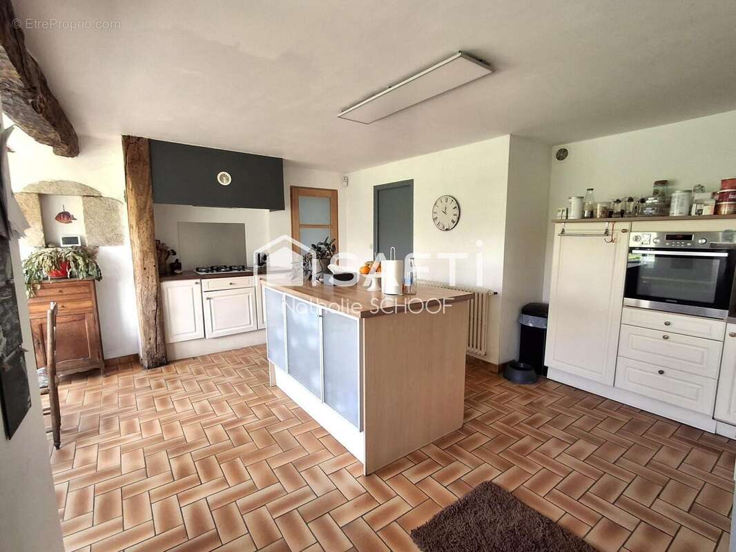 Maison 215 m² à La Chapelle-Neuve  - photo 4