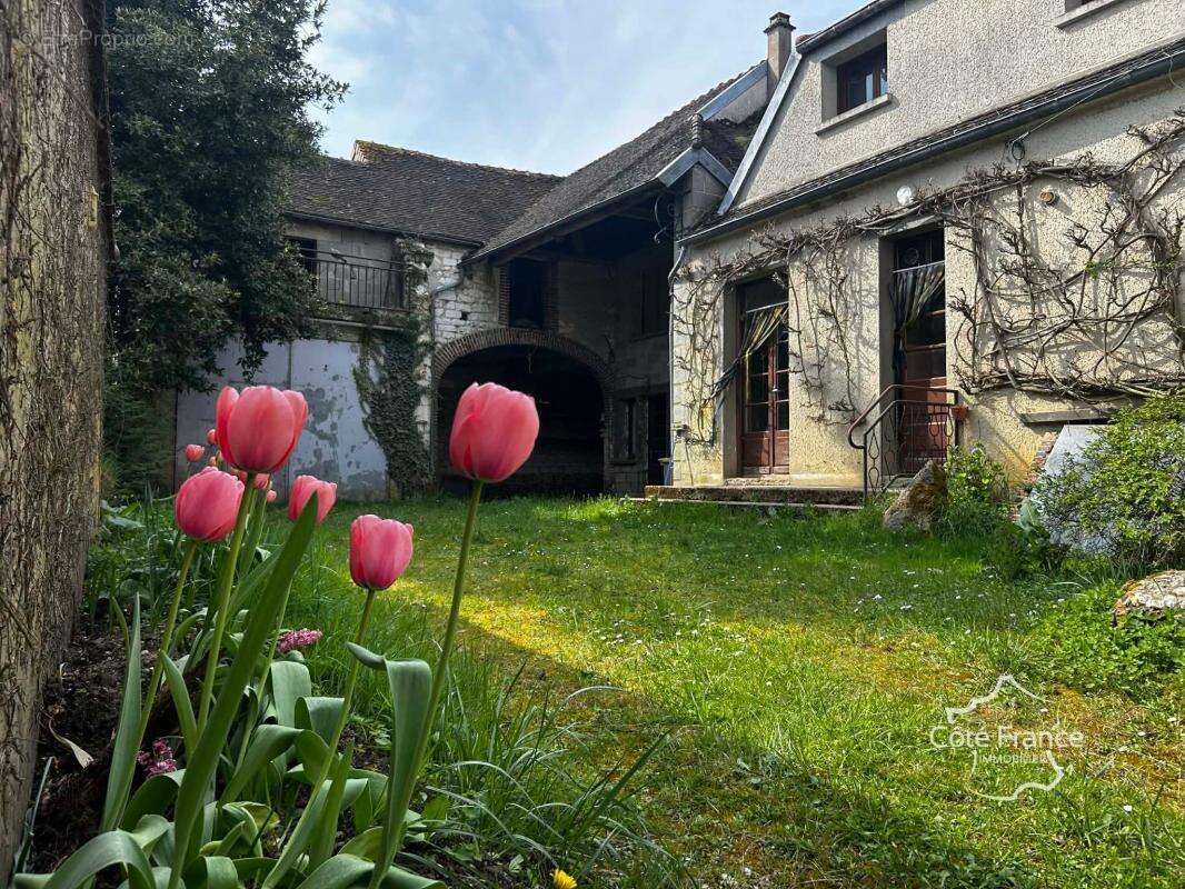 Maison à BUSSY-EN-OTHE