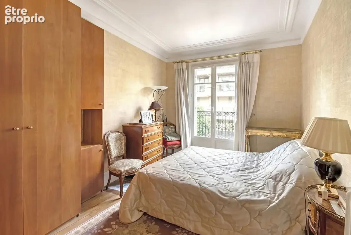 Emplacement prestigieux - haussmannien - etage eleve - balcon - photo 6