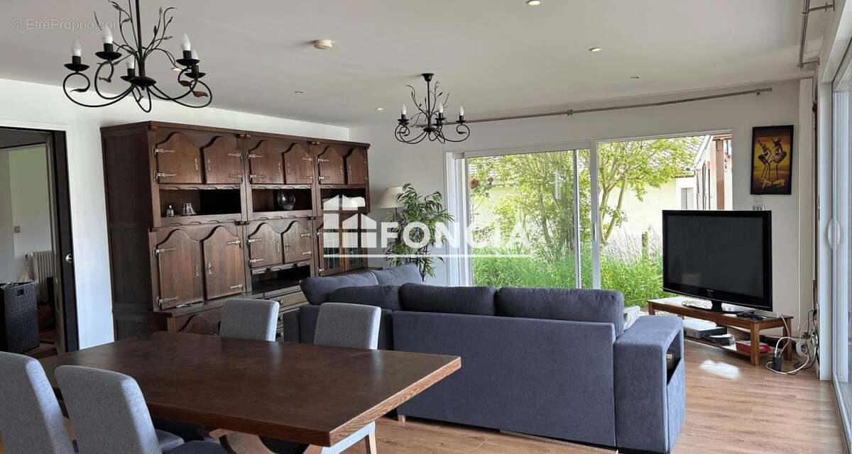 Gujan Mestras- Rare : 2 maisons sur un même terrain de 1 018 m² – Fort potentiel locatif ou revente  d'un lot - photo 4