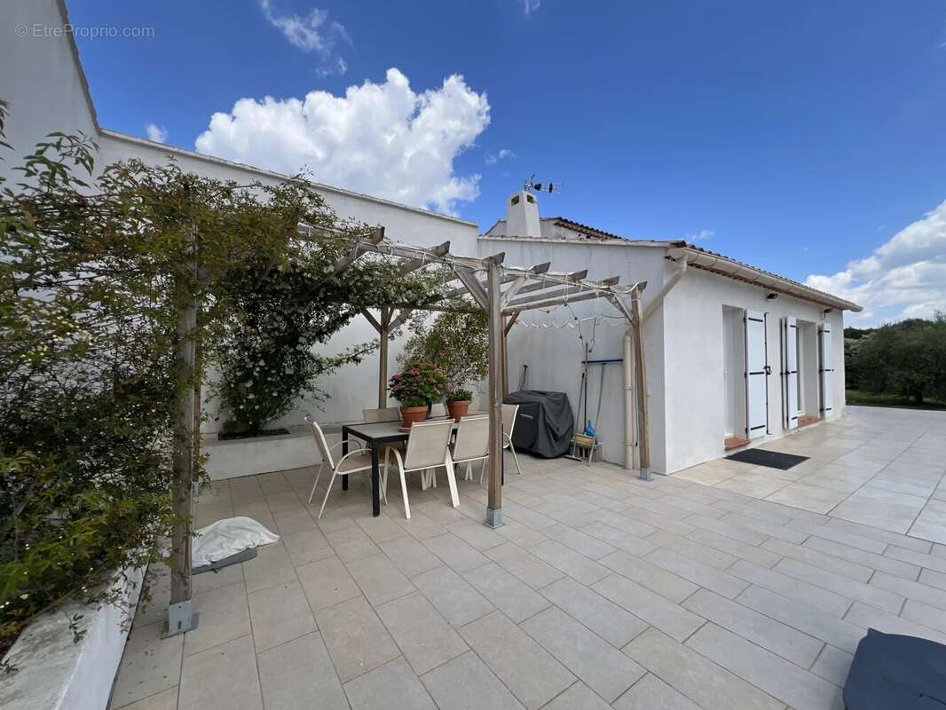 Maison à SAINT-MAXIMIN-LA-SAINTE-BAUME