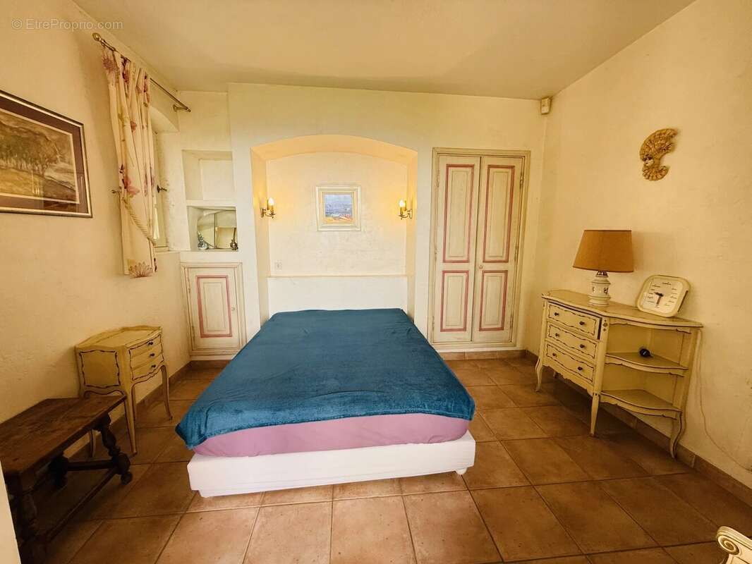 Maison à CHATEAUNEUF-GRASSE