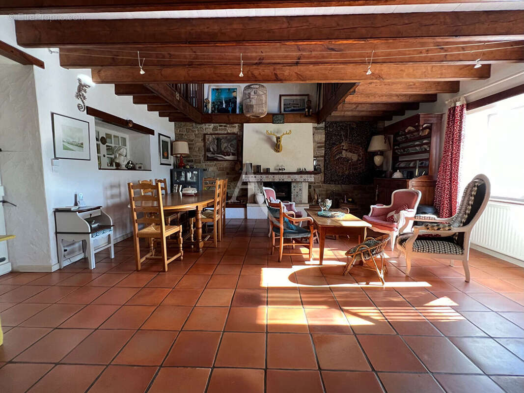 Maison à GROSBREUIL