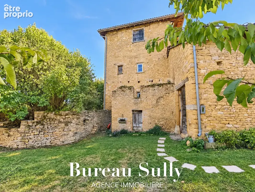 POLEYMIEUX-AU-MONT D'OR - Belle maison de caractère en pierres dorées T4 de 200m2 avec nombreuses dépendances - photo 15