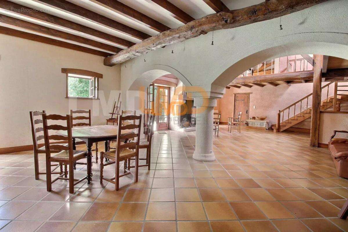 Maison à SAINT-MARTIN-DE-JUILLERS