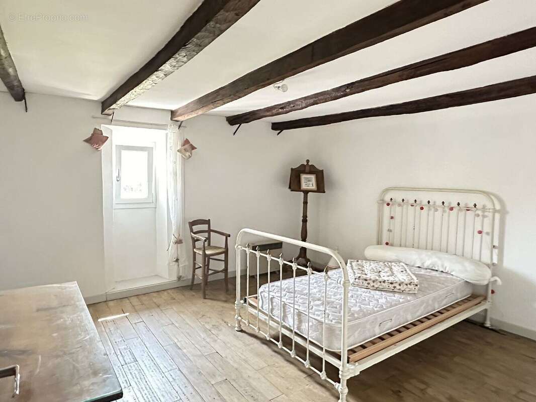 Maison à LA CHAPELLE-AUX-SAINTS