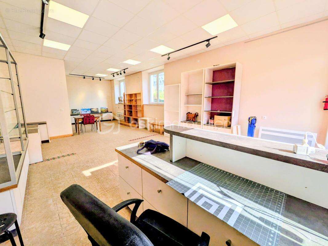 Local commercial 51 m² TOUS COMMERCES – Entrée de ville – Parking gratuit – Fort passage - photo 4