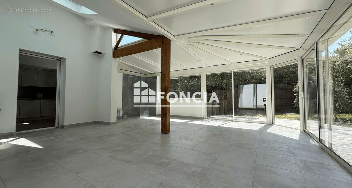 Maison familiale aux beaux volumes, à proximité de la mer - photo 2