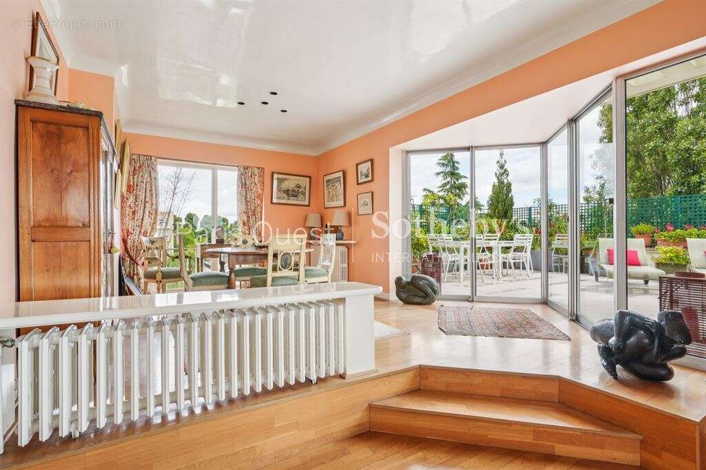 Appartement à NEUILLY-SUR-SEINE