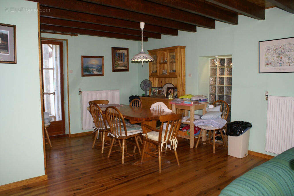 4. salle à manger - Maison à FONTAINE-CHALENDRAY