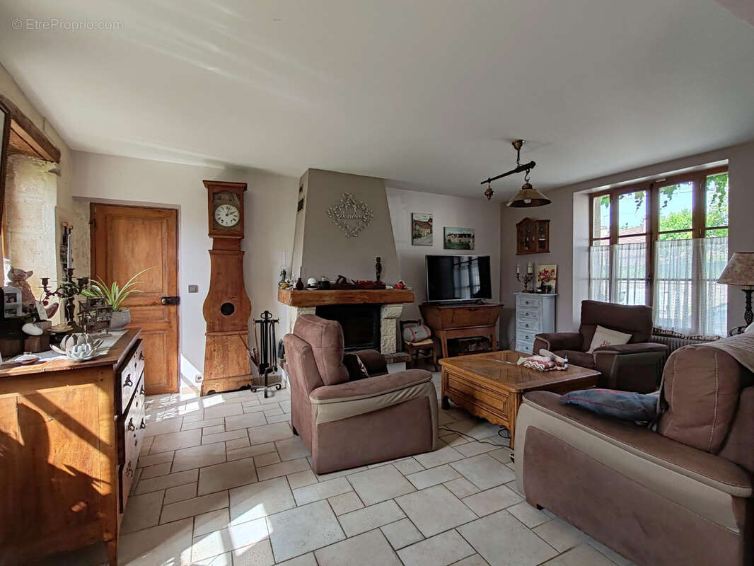 Maison familiale avec dependances - photo 6
