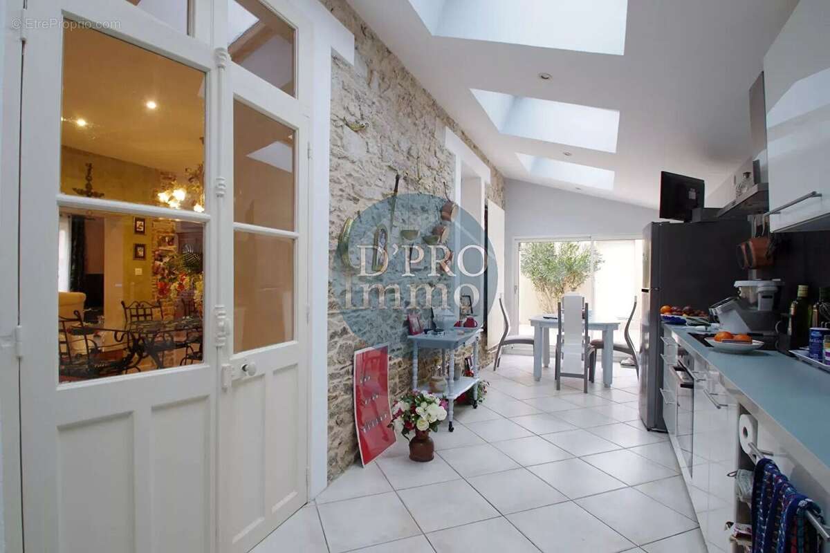 Maison De Caractère Entièrement Rénovée - photo 2