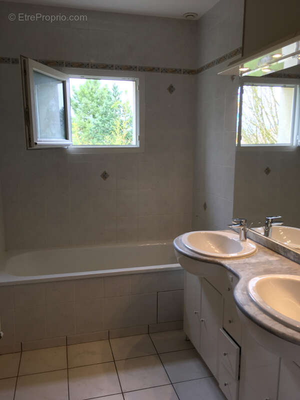 Maison familiale t6 - cisse centre - proche commodites - 10 minutes de poitiers - photo 7