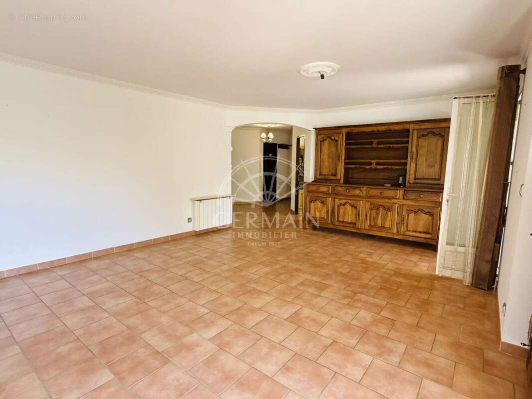 L'Isle-sur-la-Sorgue, Proche du centre-ville, maison traditionnelle de plain-pied de 120 m² - photo 9