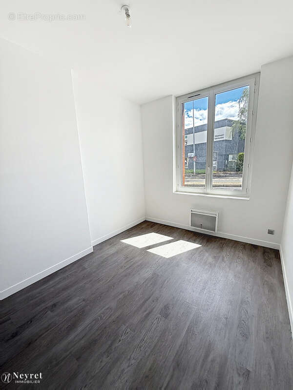 Appartement à SAINT-PRIEST-EN-JAREZ