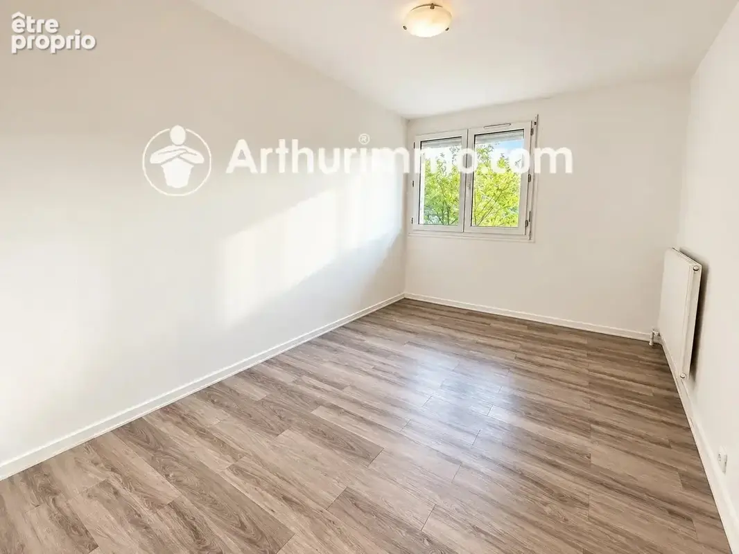 Appartement T4 de 75 m² avec garage double, cave et balcon – Grigny (69520) - photo 9