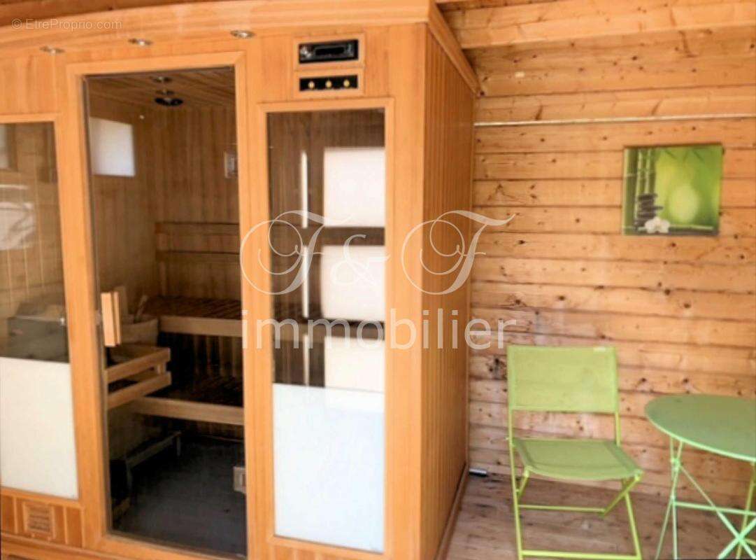 Maison à SIMIANE-LA-ROTONDE