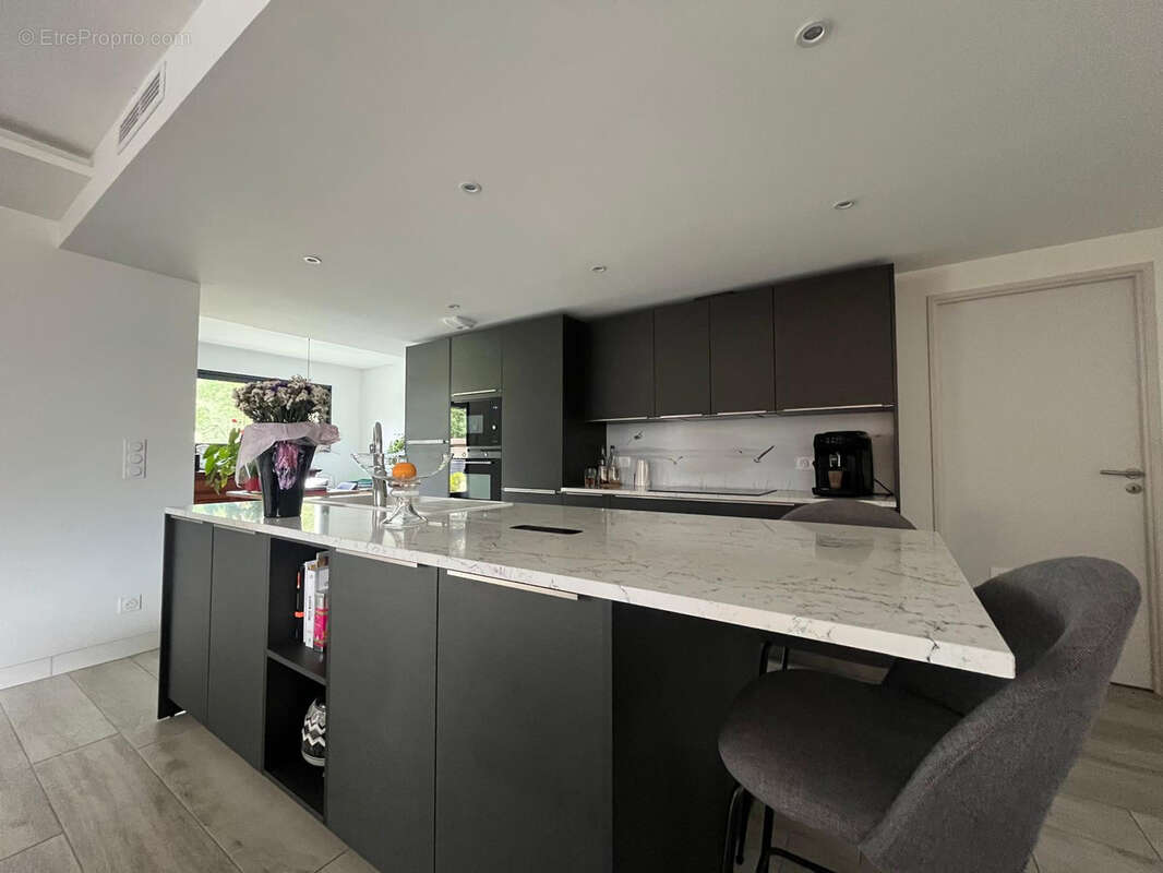 Maison à SAINT-JEAN-D'ILLAC