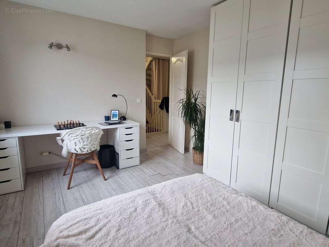 Maison à VOISINS-LE-BRETONNEUX