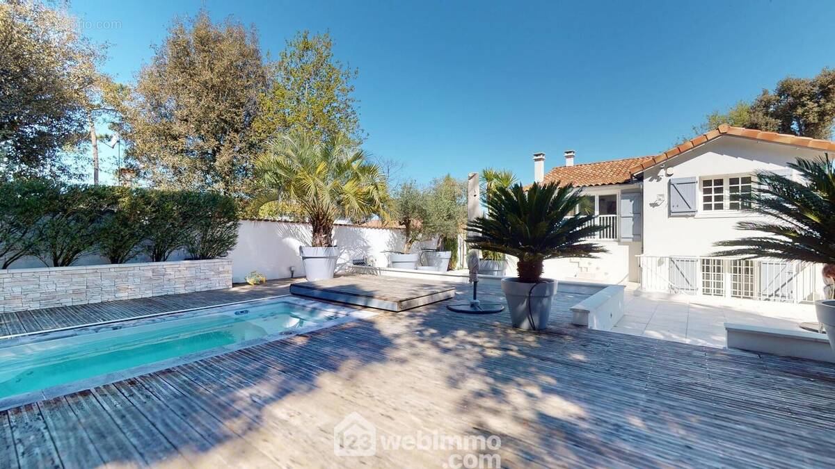 avec piscine / jacuzzi sans aucun vis-a-vis - Maison à JARD-SUR-MER