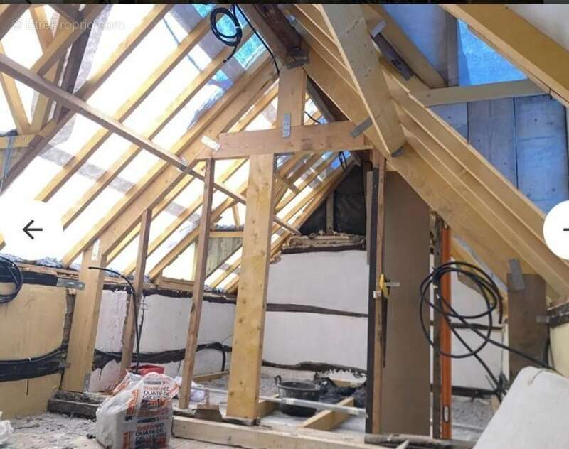 Maison à SAINT-ETIENNE-LA-THILLAYE