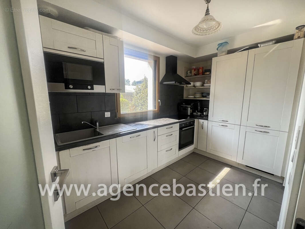 SEGNY - Appartement Duplex T4 de 100 m2   3 chambres, cave, parking, proche TPG et Genève - photo 4