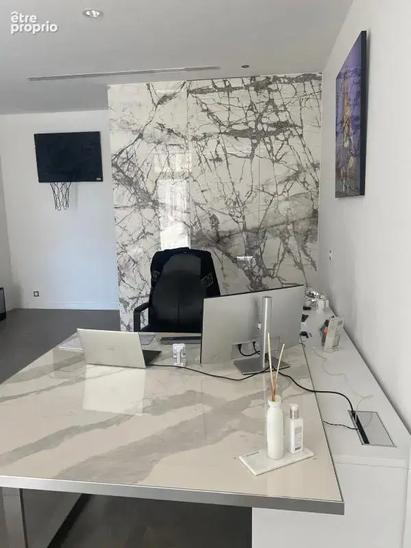 Cannes : local commercial / bureaux 35 m² – rénové à neuf – plein sud - photo 4