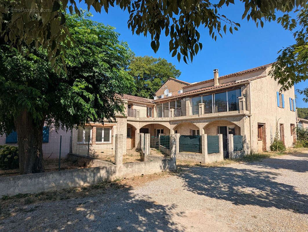 Appartement à SALERNES