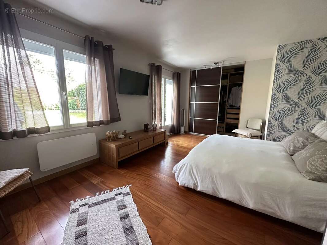 Maison à LE MESNIL-SAINT-DENIS