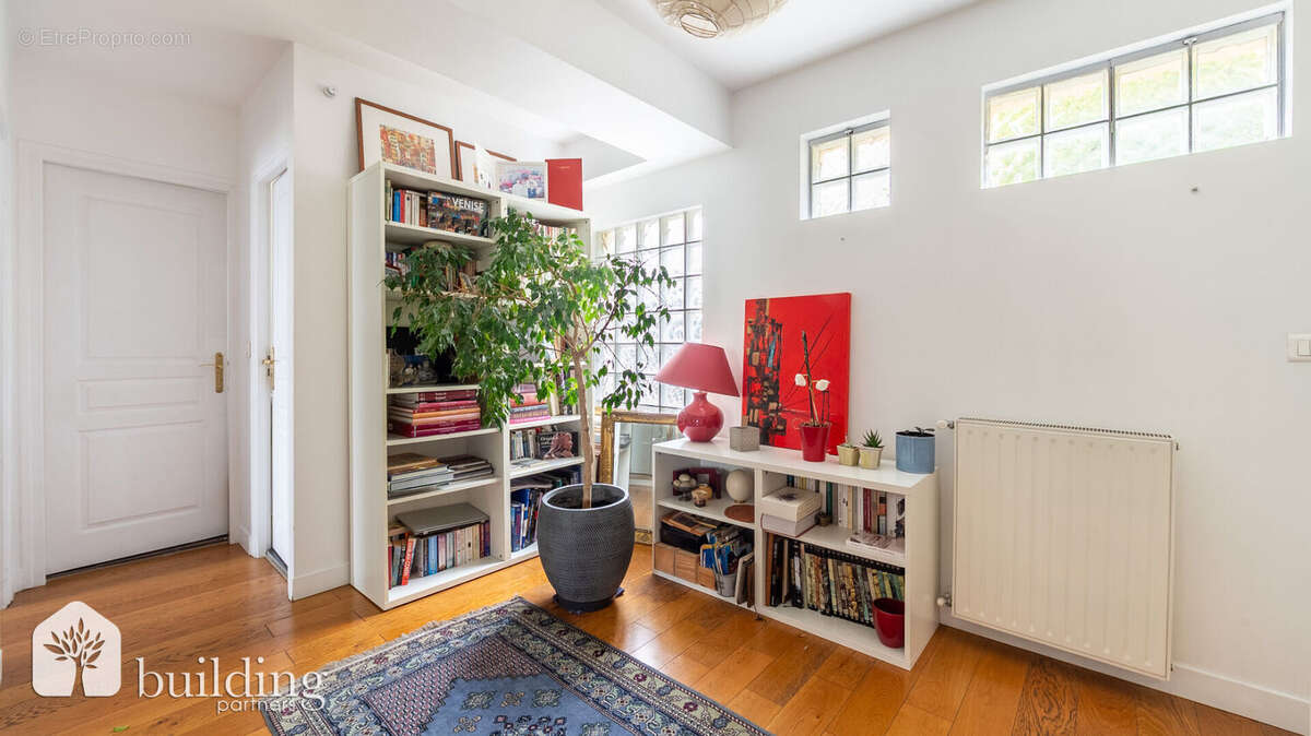 Courbevoie Marceau - Maison familiale 6 pièces de 164 m² sur une parcelle de 140 m² - photo 6