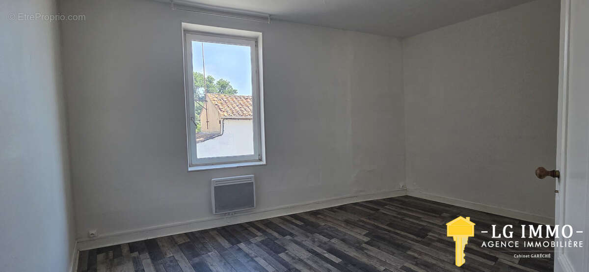 Appartement t3 + local commercial, centre bourg de mortagne - photo 10
