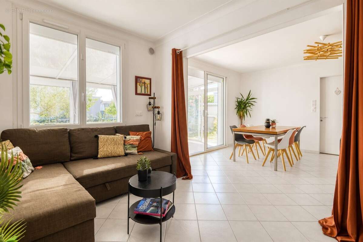 Maison 122 m² à Saint-Sebastien-Sur-Loire  - photo 4
