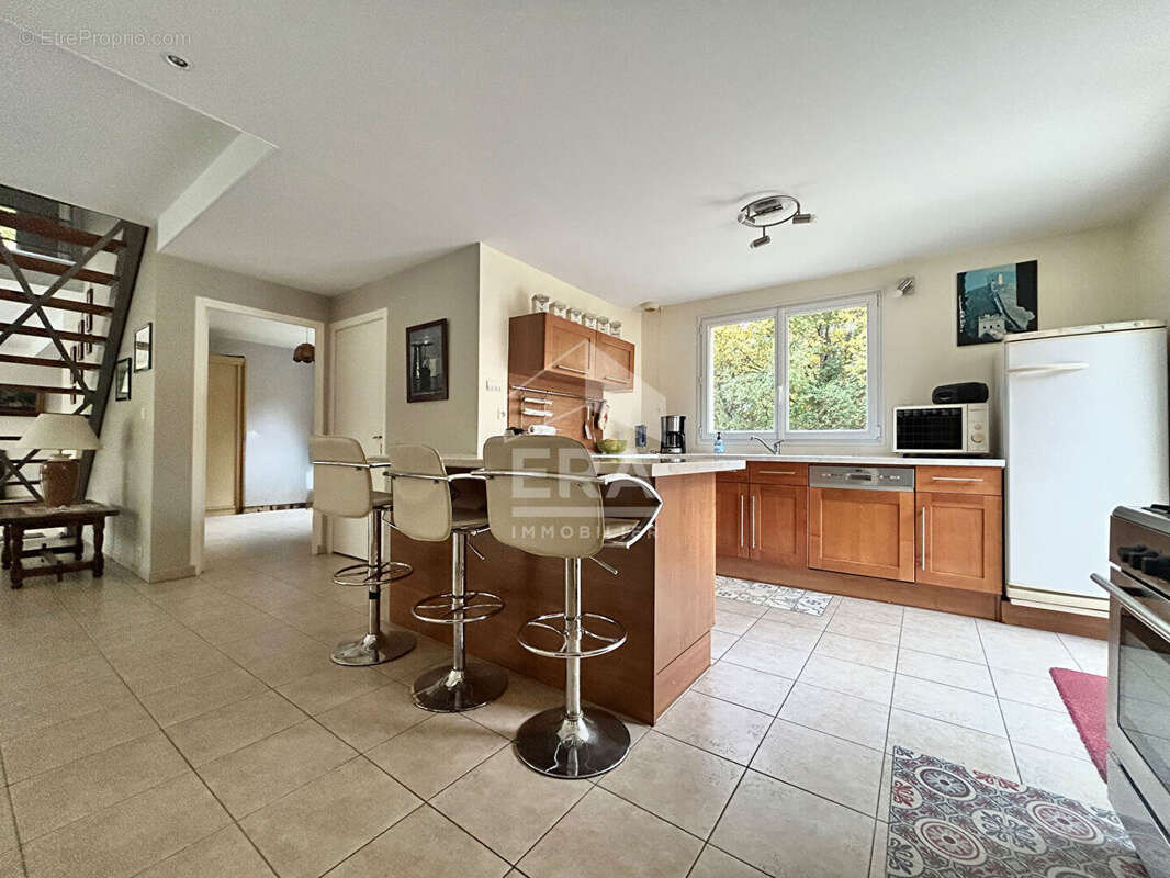 Maison à NEUVILLE-SUR-SARTHE