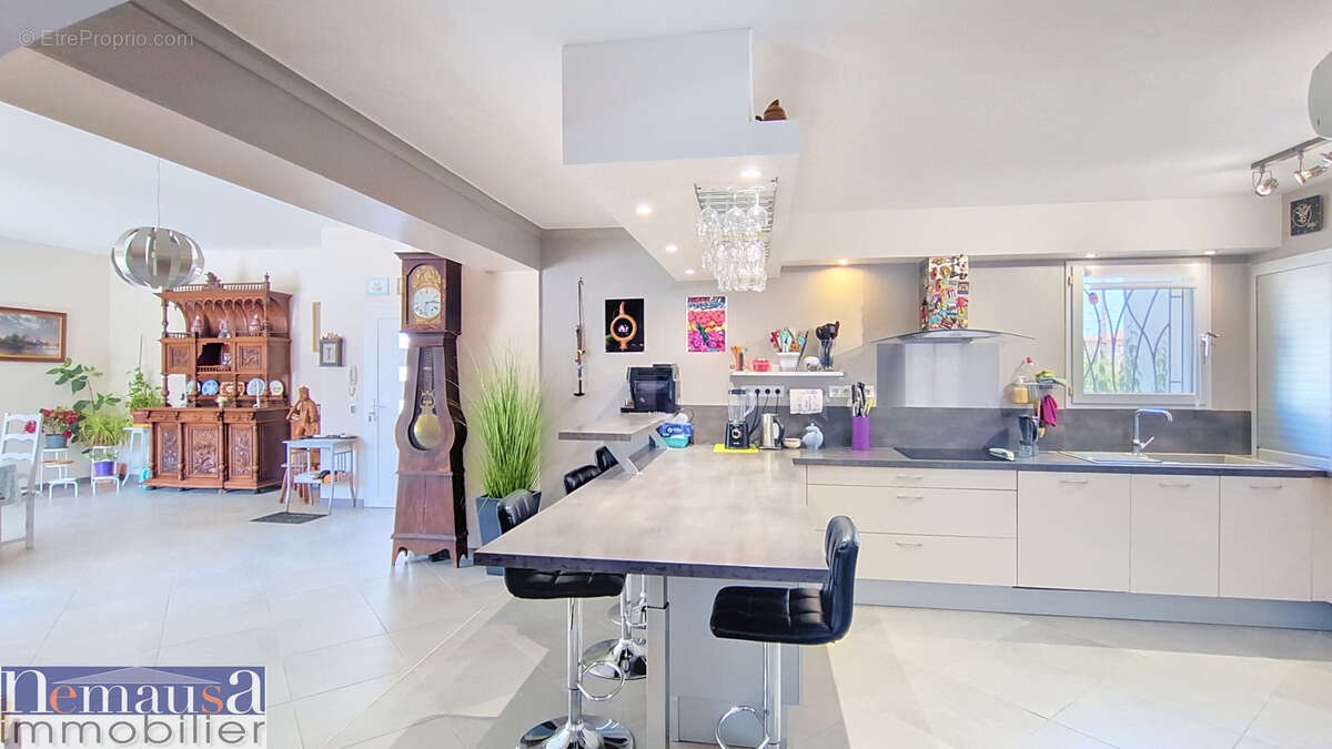 POULX, Villa contemporaine de plain-pied 156 m2, 4 chambres, Studio indépendant de 20m2, Piscine, DPE B - photo 17