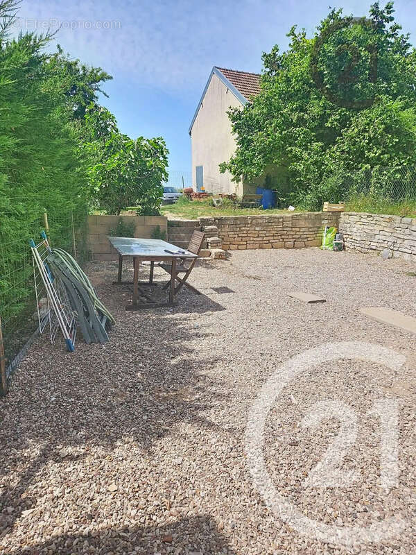 Maison 97 m² à Saint-Cyr-Les-Colons  - photo 11