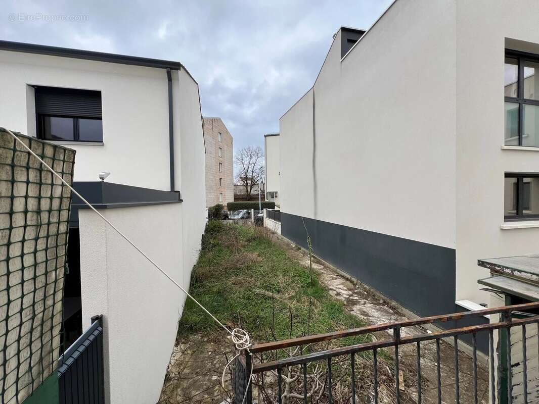 Terrain à ISSY-LES-MOULINEAUX