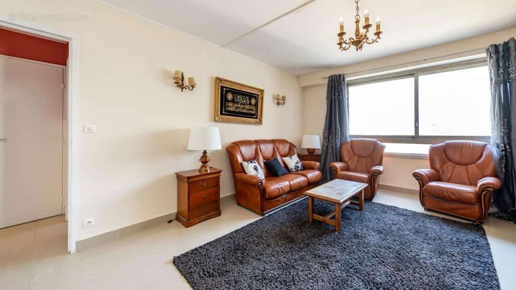 Appartement à COURBEVOIE