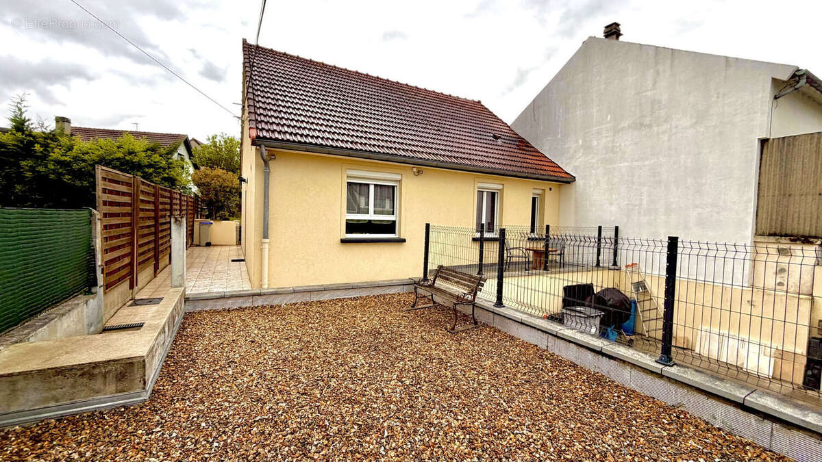 Maison à GOUSSAINVILLE