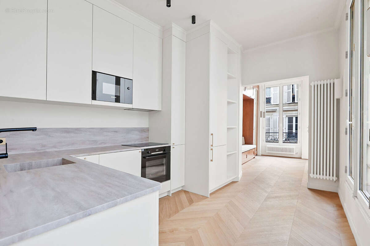 Appartement à PARIS-1E