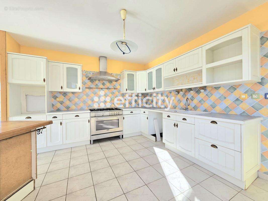 Maison 143 m² à Courtillers  - photo 6