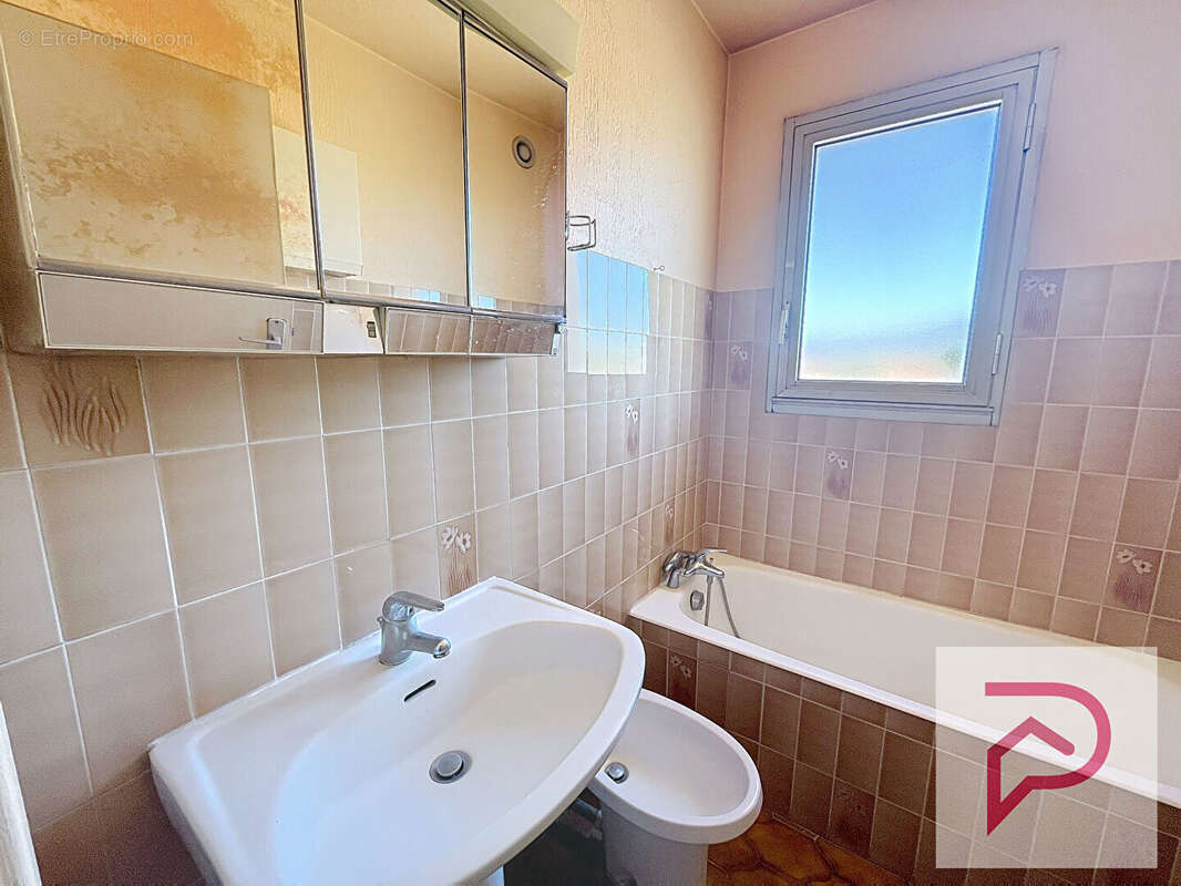 Appartement à SIX-FOURS-LES-PLAGES