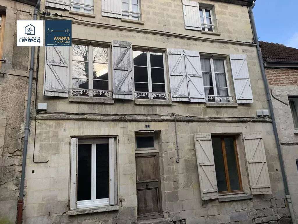 Appartement à LA FERTE-MILON