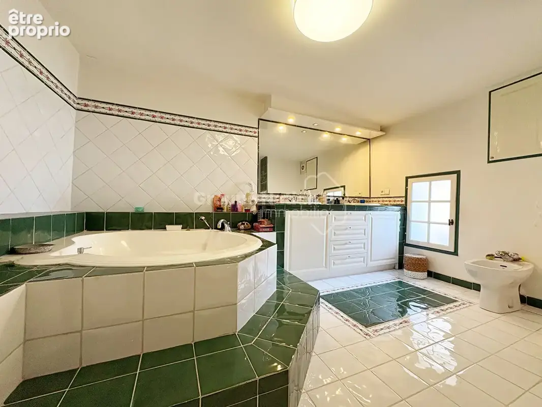 Maison de ville - 161 m²  - Coeur du village d'Eyguières - photo 8