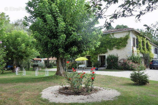 OVERVIEW - Maison à SAINT-FRAIGNE