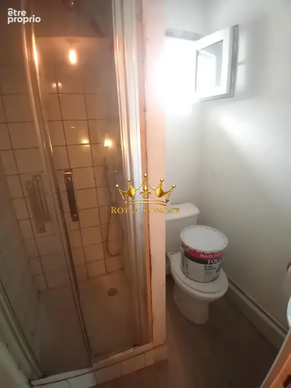 Premier étage : salle d'eau avec WC 