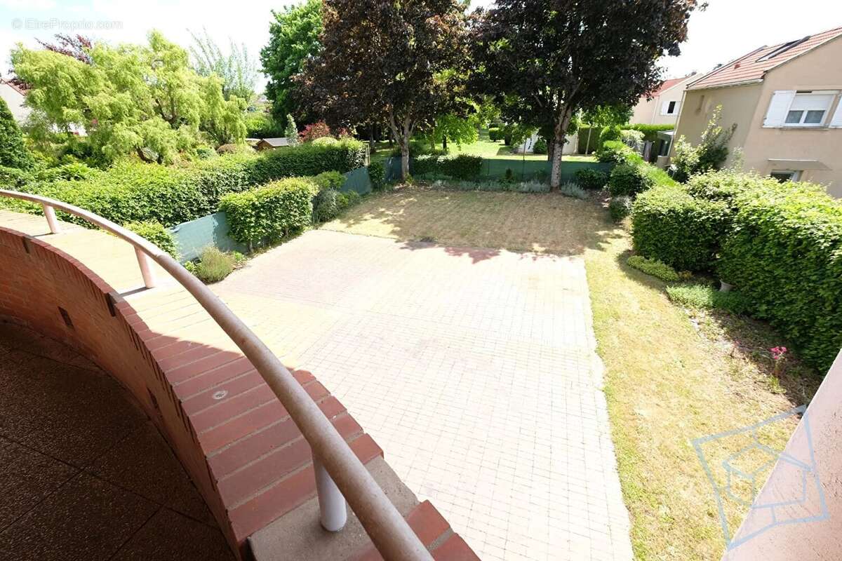 Maison à VOISINS-LE-BRETONNEUX