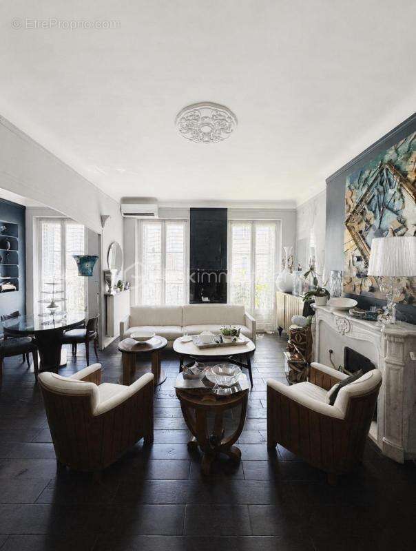 Rare à la vente : 131 m² de charme et de lumière en plein centre de Toulon - photo 2