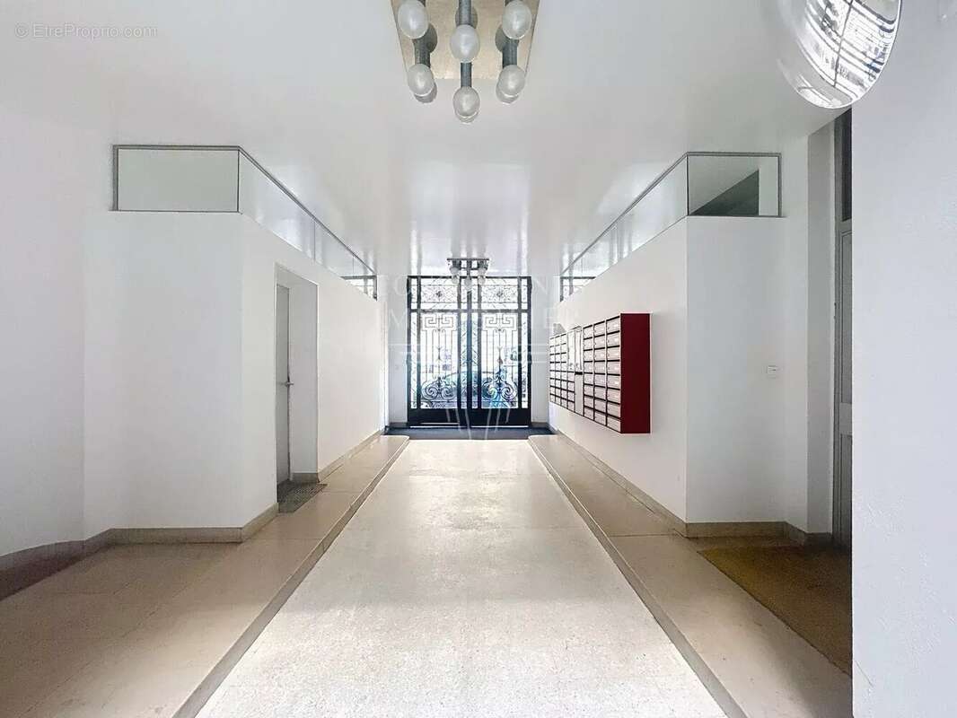 Appartement à PARIS-16E